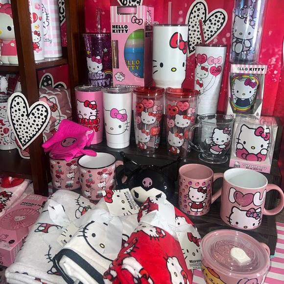 New Deluxe Hello Kitty Mystery Box - Sanrio / Kawaii surprise bag! - Picture 3 of 5